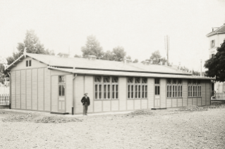 Fissler Pavillon beim Schulhaus Kanzlei (heute: Kino Xenix), Baujahr 1904 (© Baugeschichtliches Archiv, Zürich)